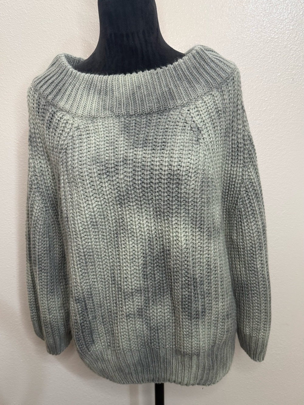 Cozy Oversized Women's Light Sage Knit Sweater